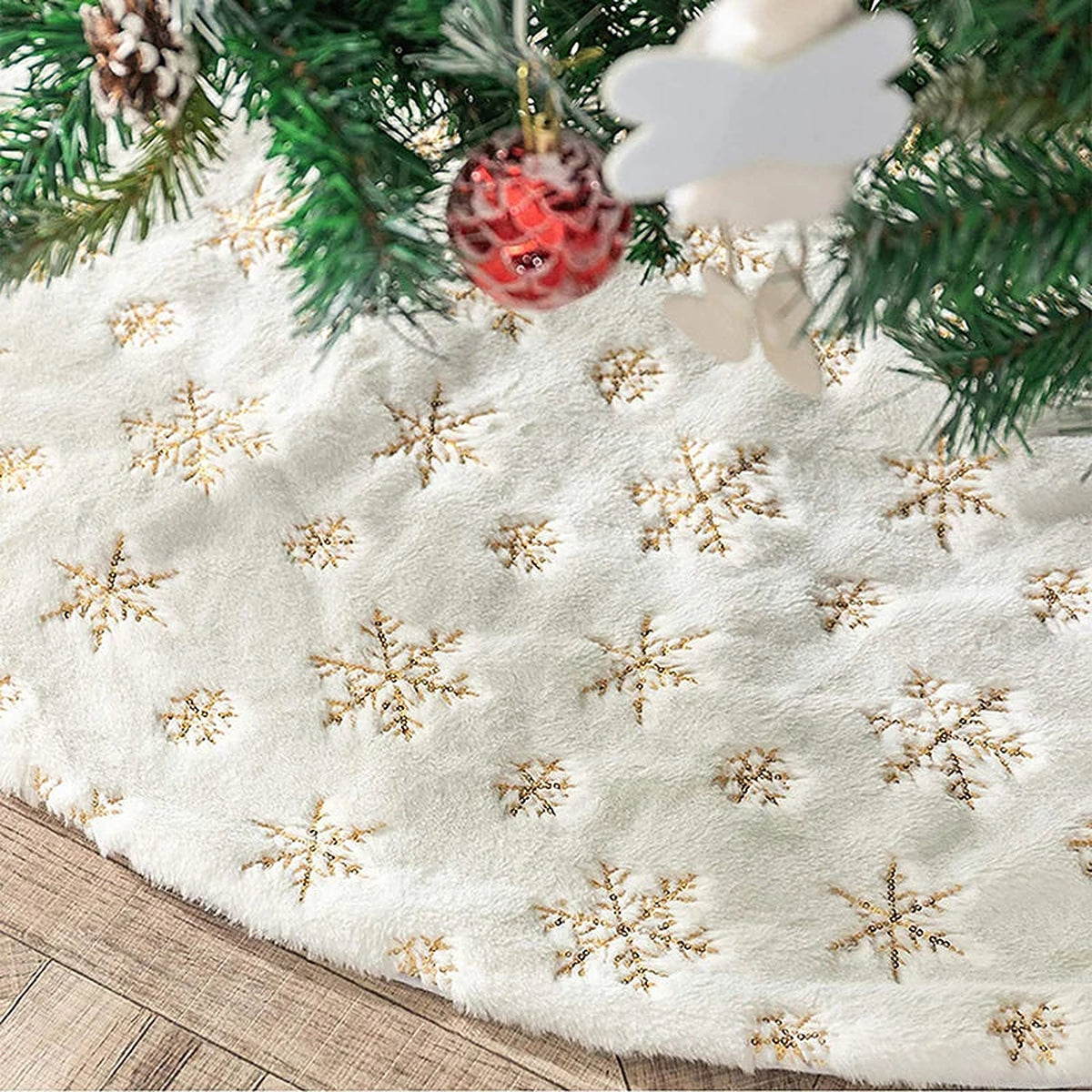 Gold snowflake tree skirt close-up